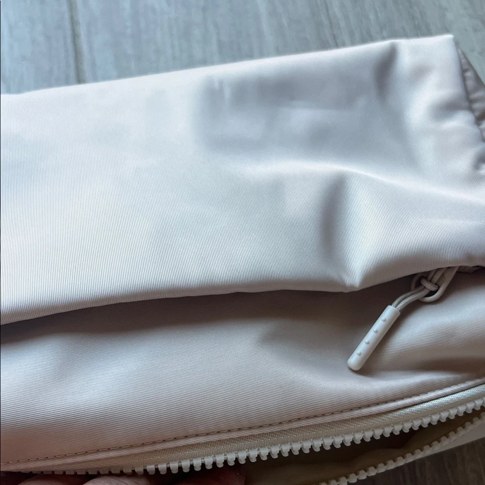 L&R Beige Cosmetic Bag Set
